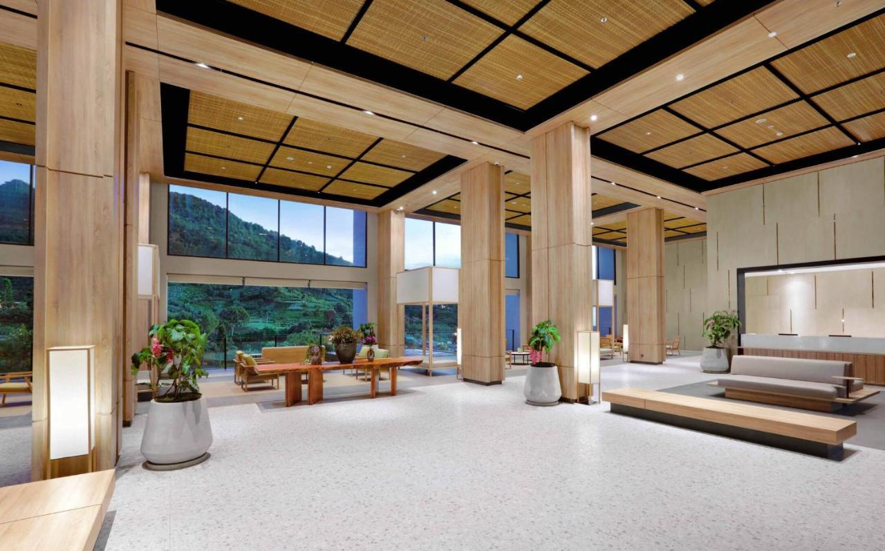Grand ASTON Puncak Hotel&Resort Ciseureuh Exterior foto