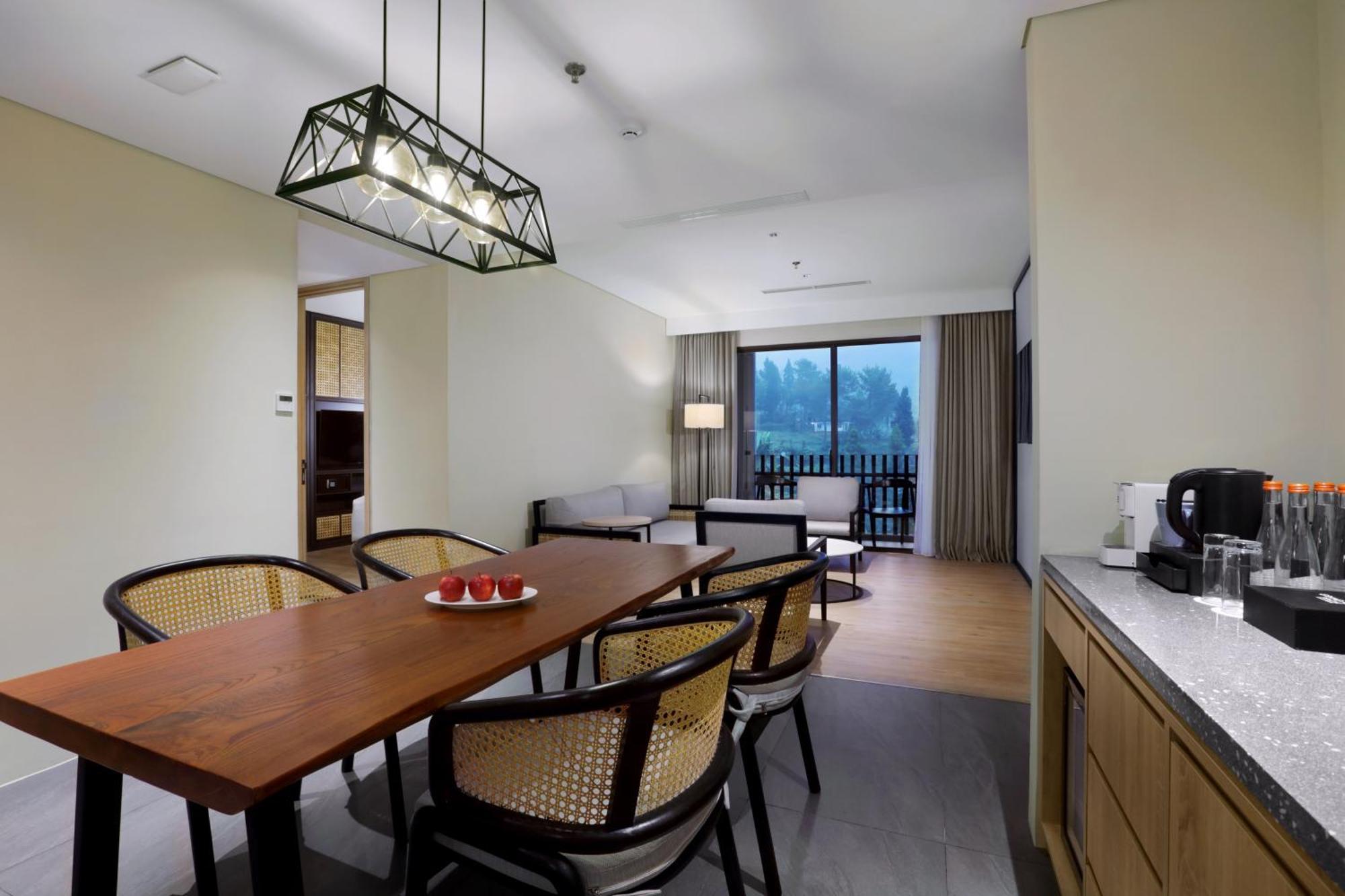 Grand ASTON Puncak Hotel&Resort Ciseureuh Exterior foto