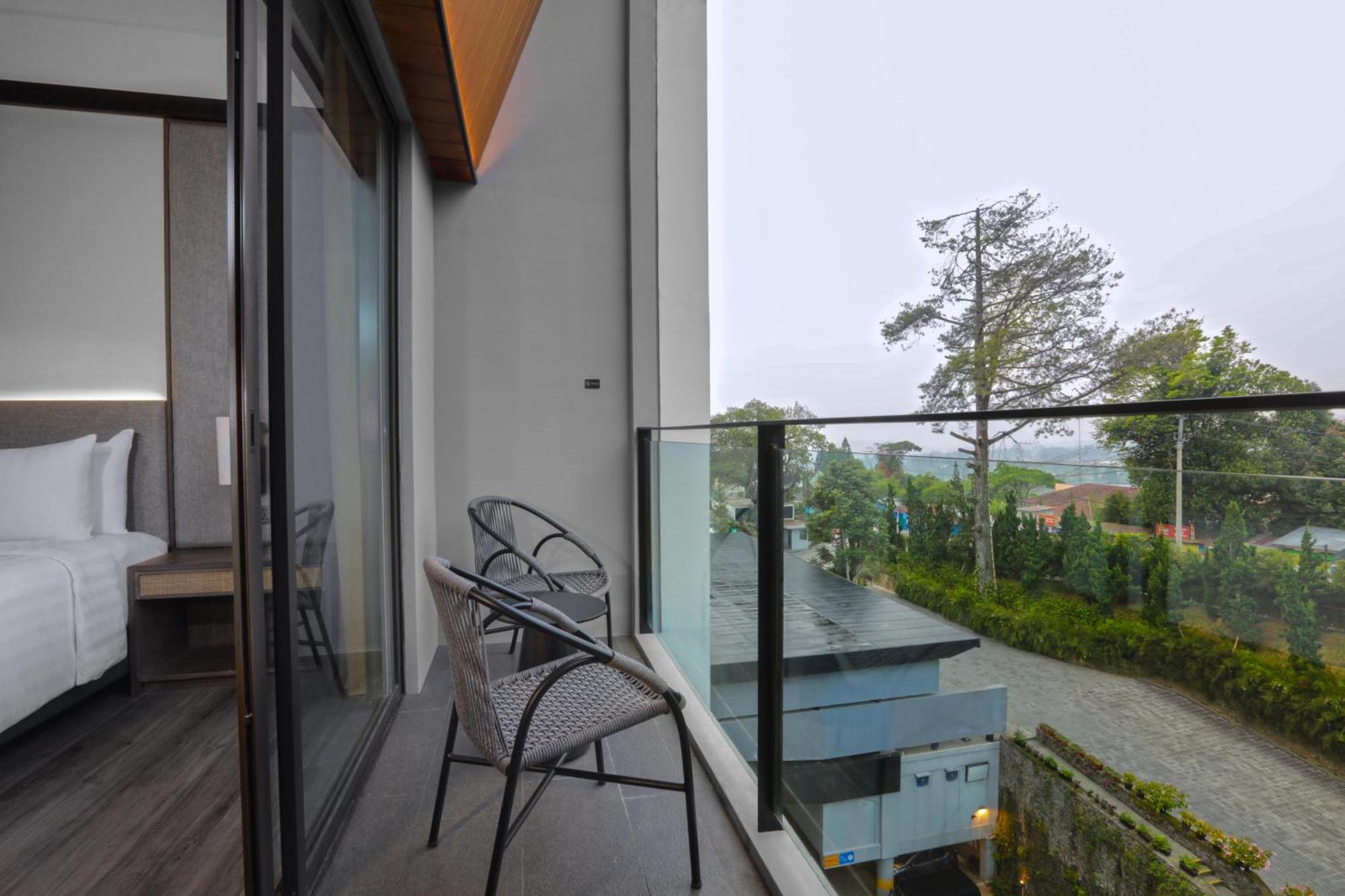Grand ASTON Puncak Hotel&Resort Ciseureuh Exterior foto